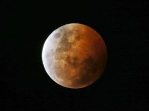0810-moon-astronomy-eclipse-pod
